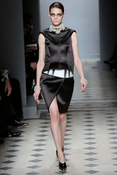 Look 11